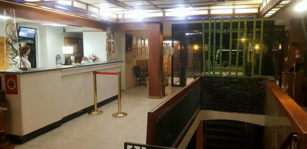 菲格拉斯 Checkin Trave酒店 外观 照片