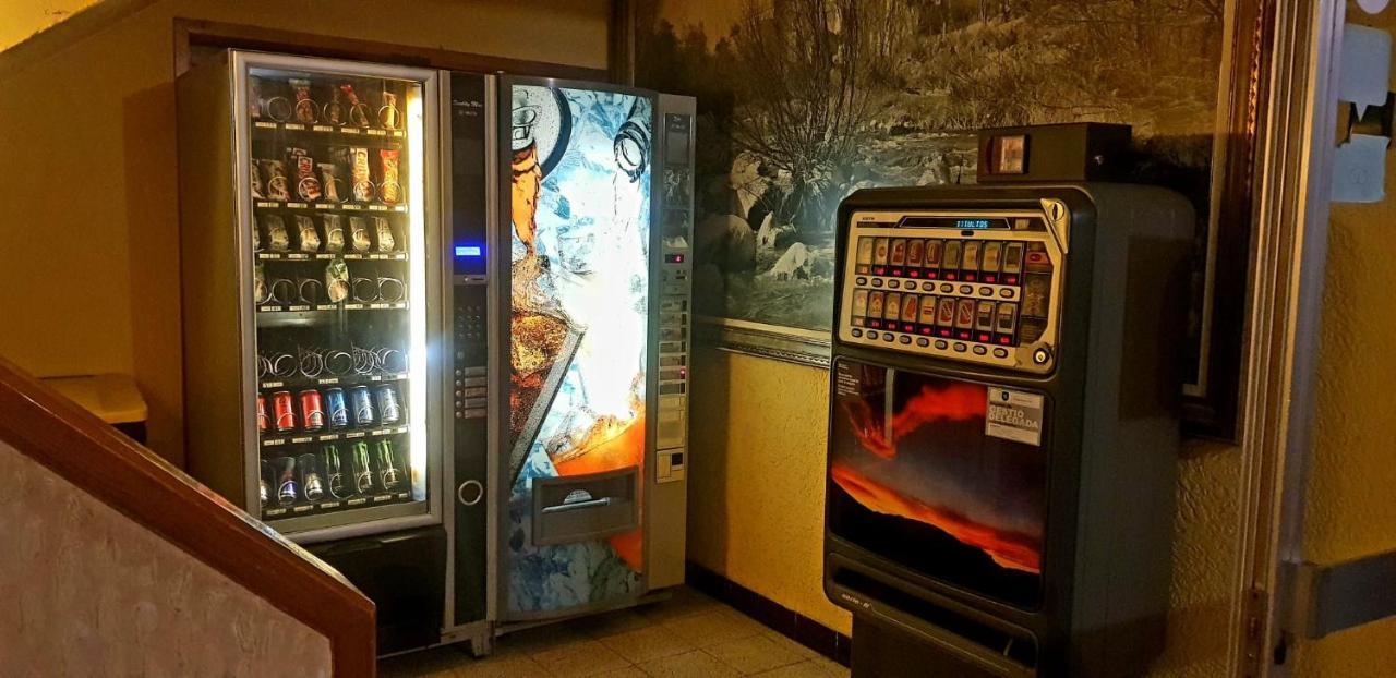 菲格拉斯 Checkin Trave酒店 外观 照片